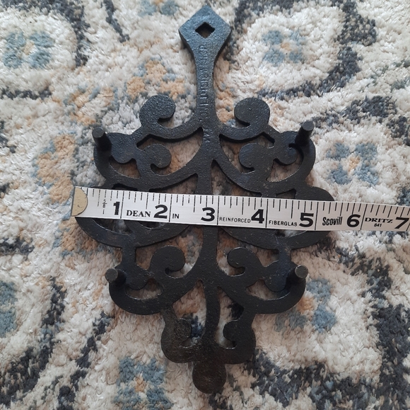 John Wright cast iron trivet. - Picture 6 of 7